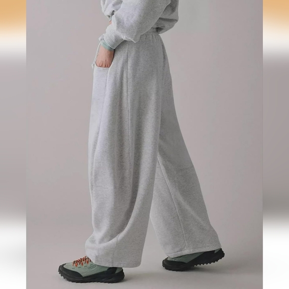 HeSaYep Pants - NWT 👍 HeSaYep Women’s Fleece-Lined Sweatpants - Size Medium